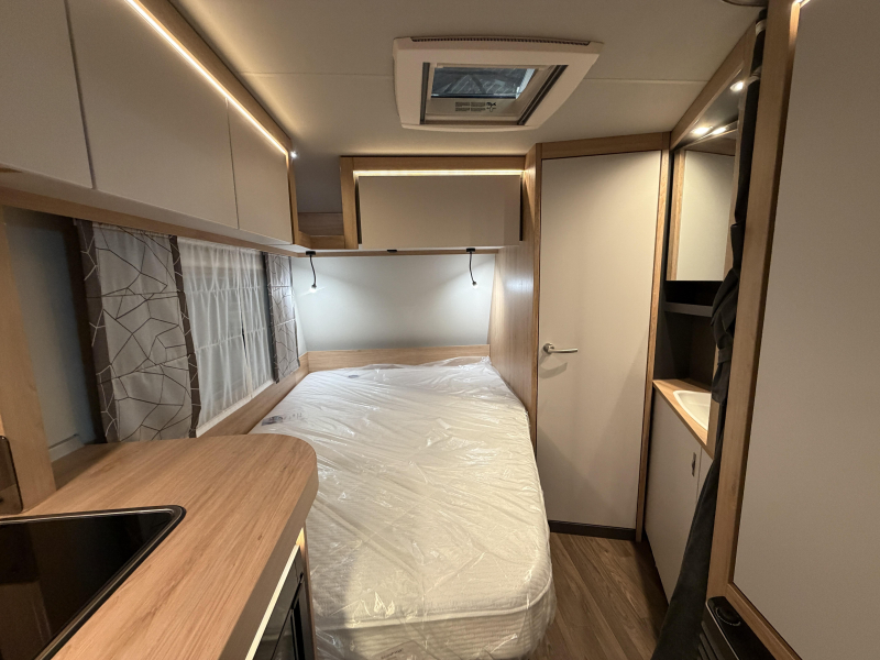 Knaus Sport 450 FU rondzit / fransbed  foto: 13