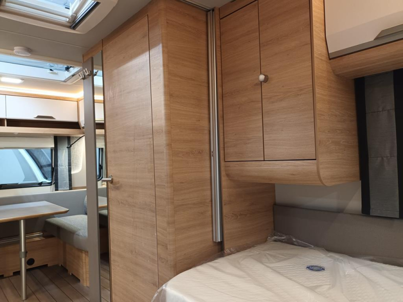 Knaus Sudwind Black Selection 460 EU  foto: 8