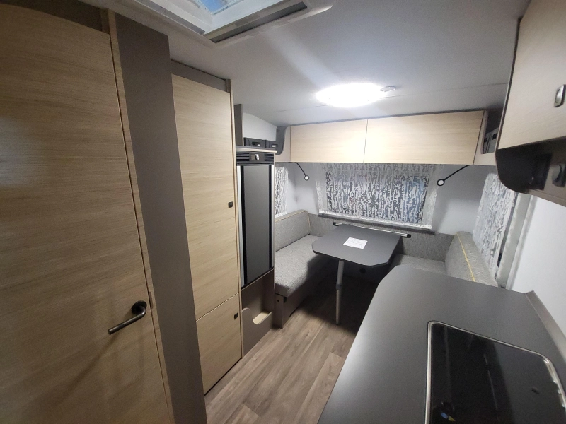 NEXT 381 met stapelbed  foto: 11