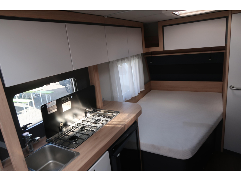 Knaus Sport 450 FU ZGAN !! MET VOORTENT  foto: 8