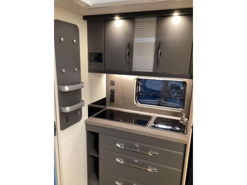 Hobby De Luxe 460 SFF Vrijstaand bed/ Douche  foto: 2
