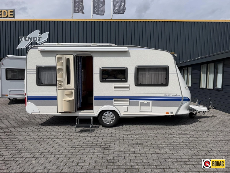Hobby Excellent 455 UF Met luifel 