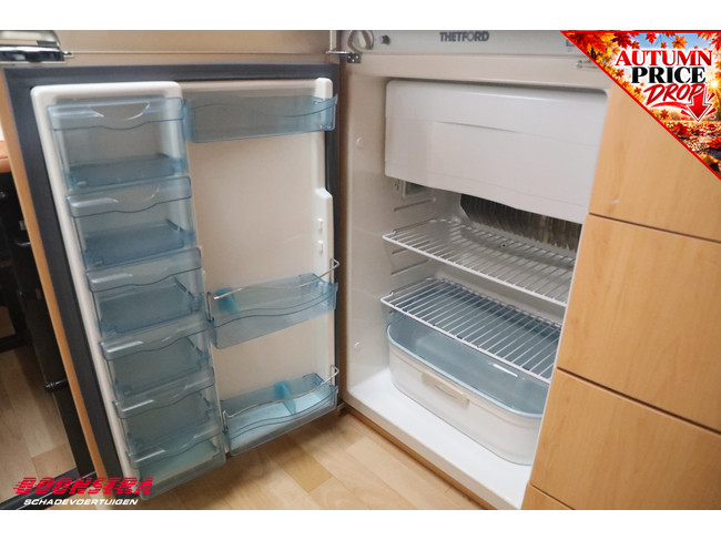 Hobby De Luxe 460 UFE Mover Luifel Fietsendrager Lengtebed Middenkeuken foto: 17