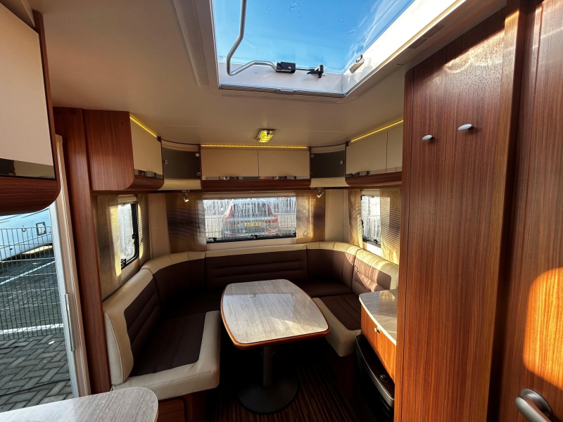 Adria Adora 472 LU Level/mover/2x voortent  foto: 5