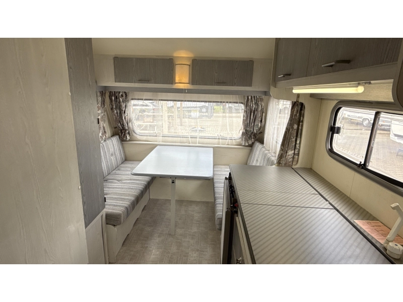 Home-Car Confort 42 2x zitgroep toiletruimte  foto: 10