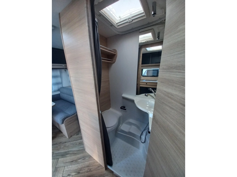 Caravelair Sport Line 480 cassetteluifel - voortent  foto: 10