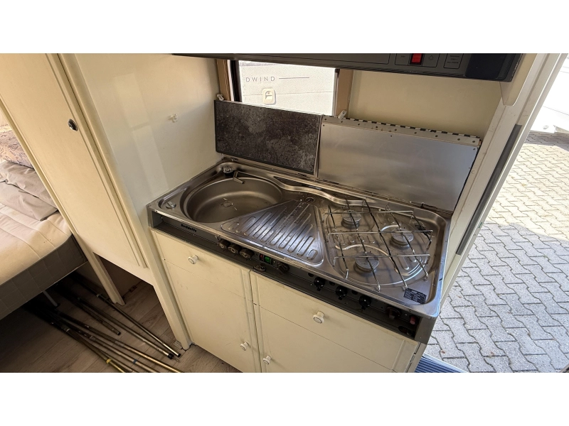 Dethleffs Camper 440 T treinzit vast bed toilet  foto: 7