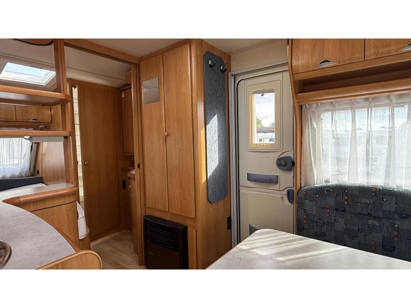Hobby Excellent Easy 460 UFE frans bed rondzit toilet  foto: 8