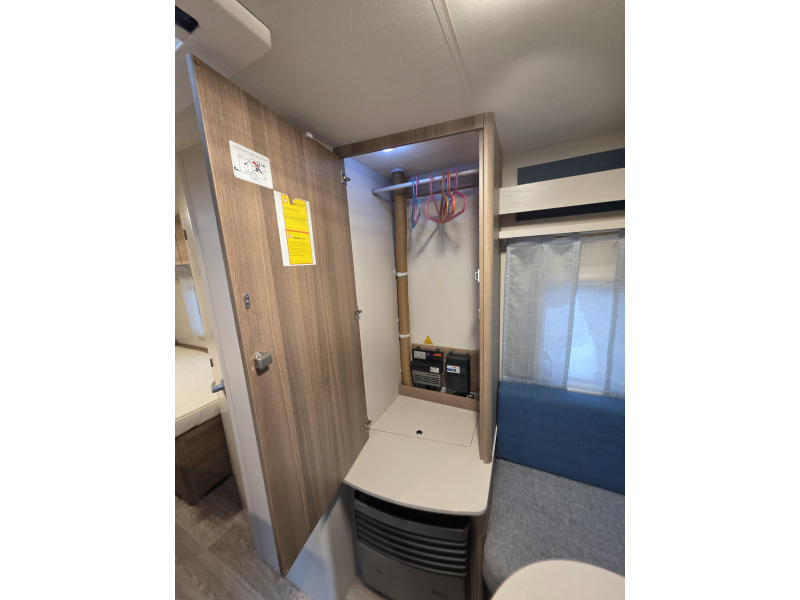 Dethleffs C'Joy 460 LE Enkele Bedden TENT 2017  foto: 12