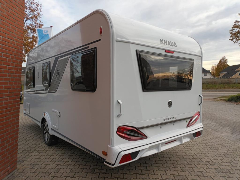Knaus Sudwind Black Selection 460 EU  foto: 9