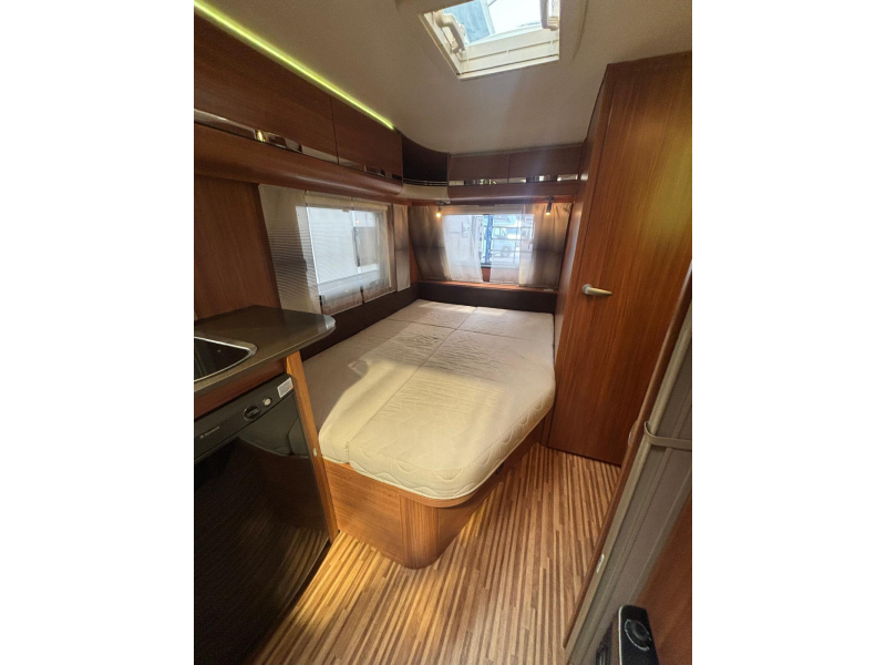 Adria Adora 462 PU voortent, fietsenrek.  foto: 2