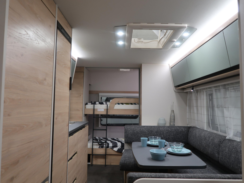 Dethleffs Camper 560 FMK STAPELBED EN RONDZIT!  foto: 11