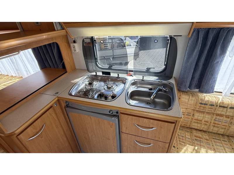 Knaus Blue Line 450 TF frans bed rondzit toilet  foto: 6