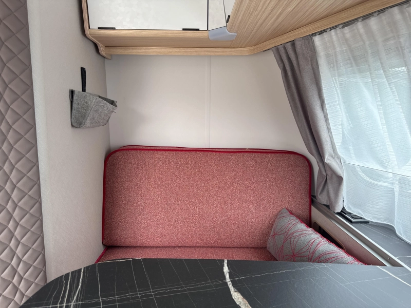 Eriba Touring 530 Tango Red 2025 Luifel  foto: 2