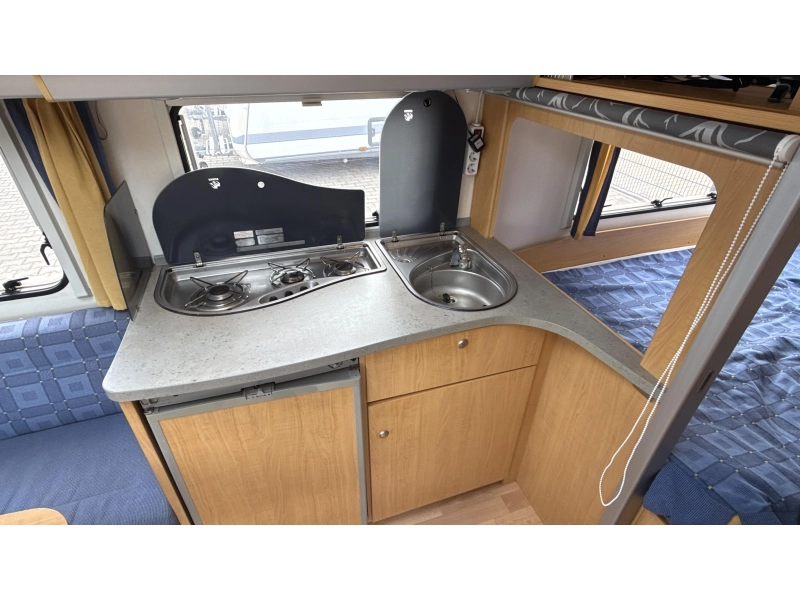 Knaus Sudwind 450 FU frans bed rondzit toilet  foto: 4