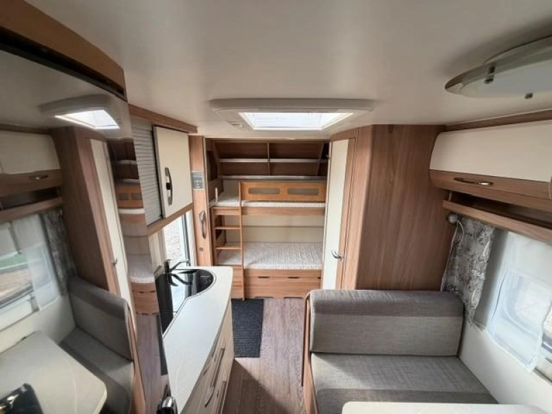 Hobby De Luxe 490 KMF stapelbed zeer compleet  foto: 15