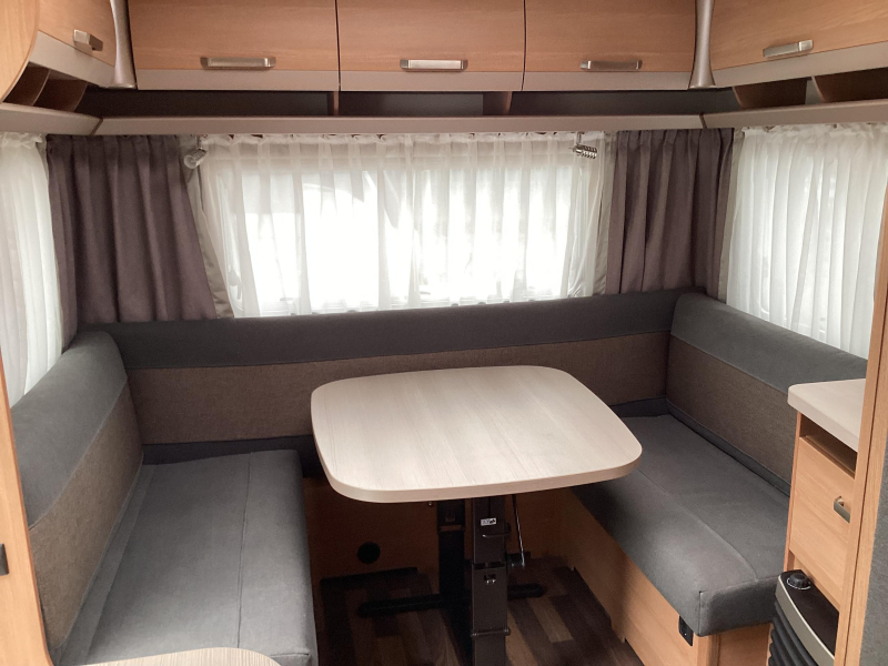 Knaus Sport 460 EU enkele bedden 