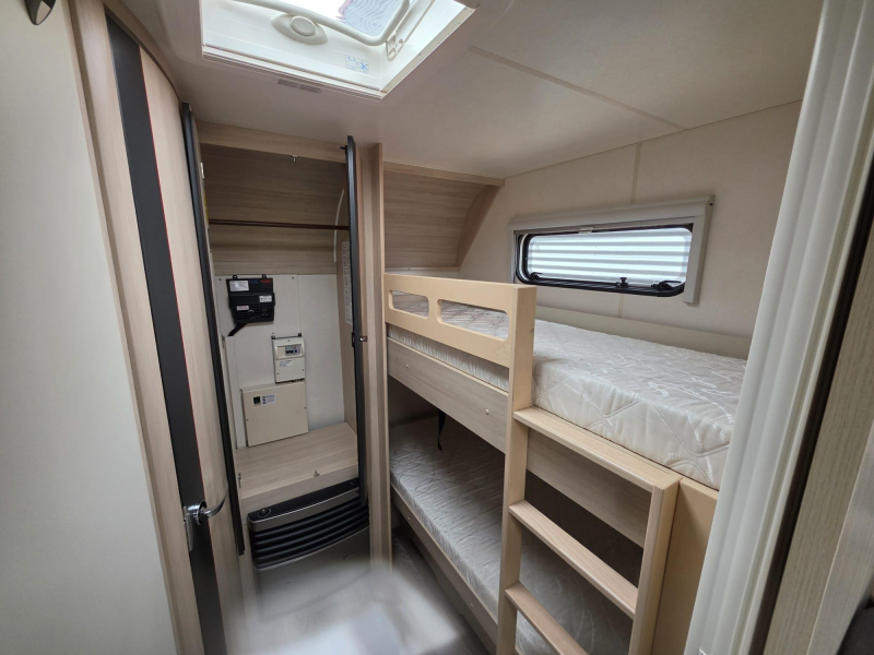 Hobby De Luxe Edition 545 KMF Nieuwe voortent, Mover  foto: 12