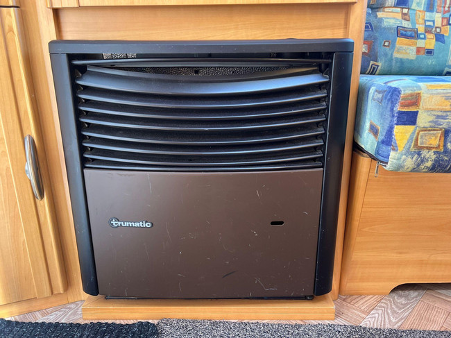 LMC 450 | Fietsenrek | Half Automatische Mover | Dinette | Voortent | Kachel foto: 11