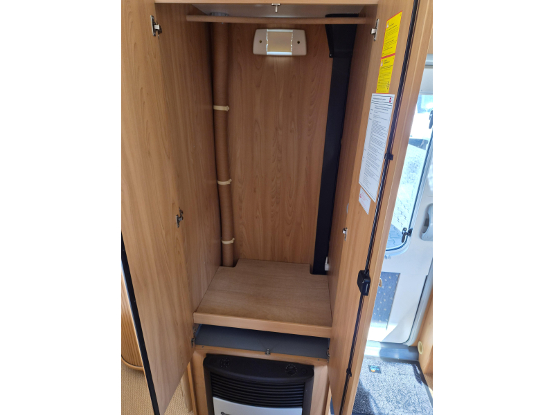 Bürstner Ventana 460 TS Mover-Luifel met voorwand  foto: 7