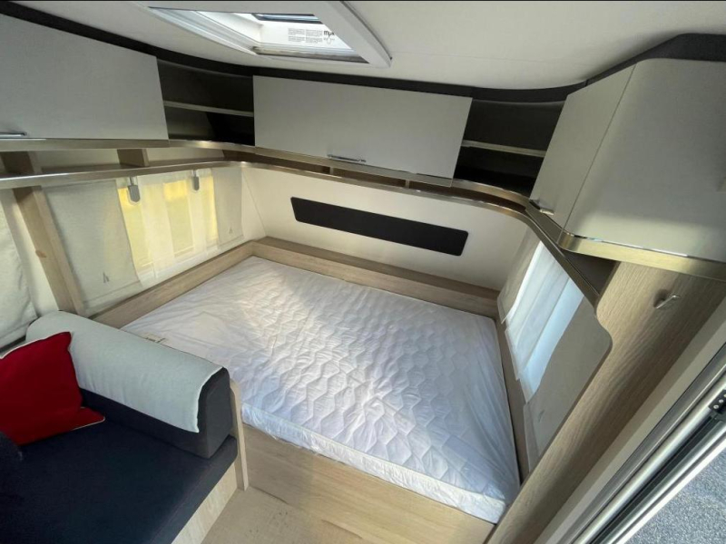 Bürstner Premio Black Forest 495 TK 3 Stapelbed uitvoering  foto: 19