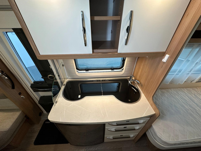 Hobby De Luxe 460 LU foto: 16