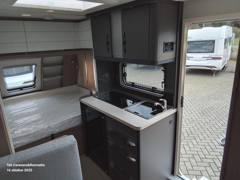 Hobby On Tour 390 SF compacte caravan  foto: 2