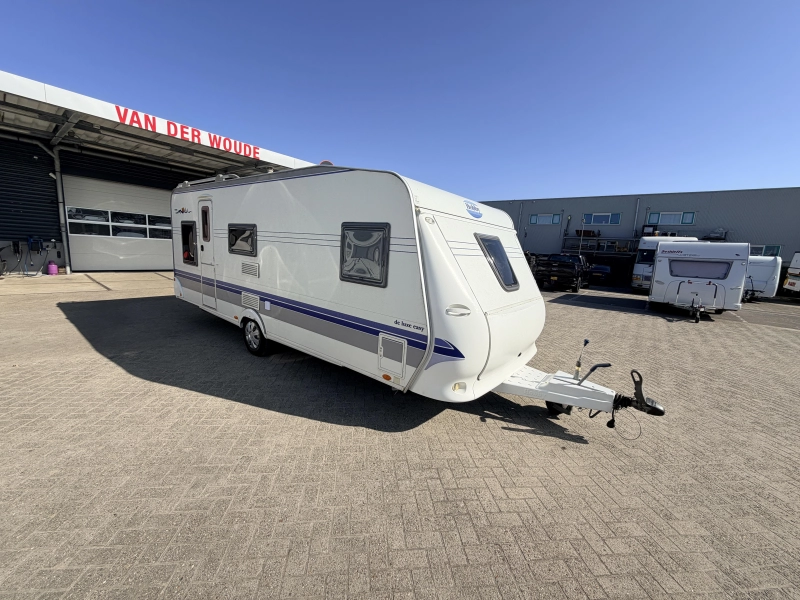 Hobby De luxe Easy 560 KMFE Voortent, 6 pers.  foto: 2