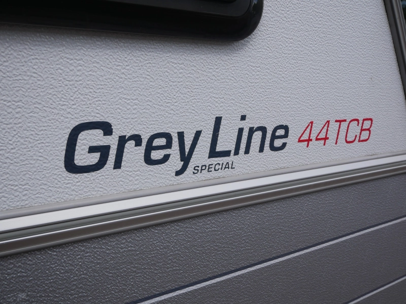 Kip Grey Line Special 44 TCB Incl. mover en voortent  foto: 16