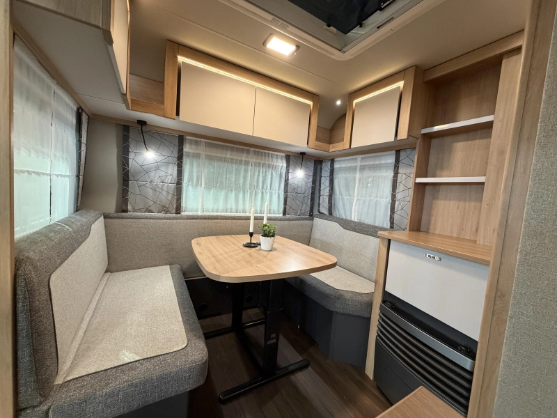 Knaus Sport 460 EU enkele bedden / dinette  foto: 15