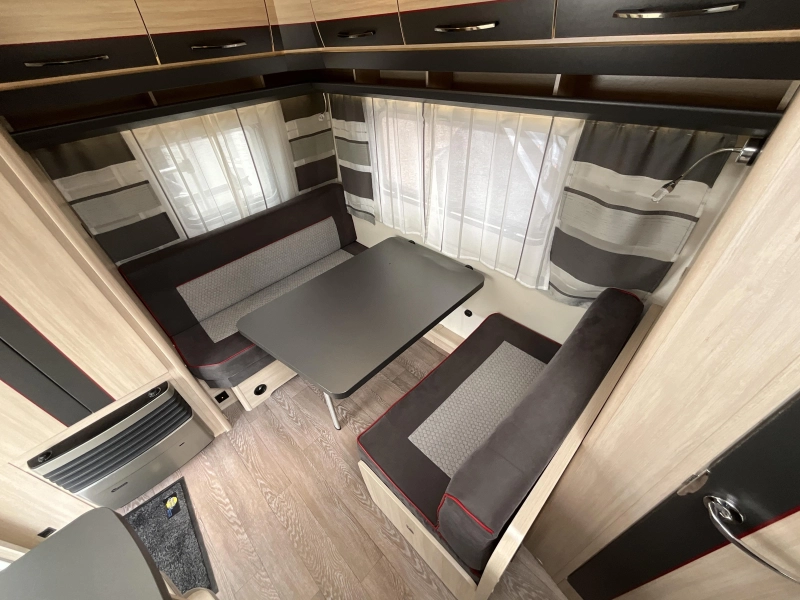 Hobby De Luxe Edition 440 SF MOVER-VOORTENT-LUIFEL 