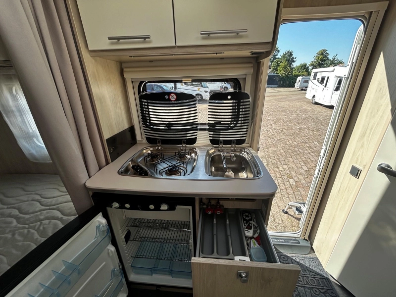 Caravelair Alba 390 Mover, Voortent & luifel  foto: 10