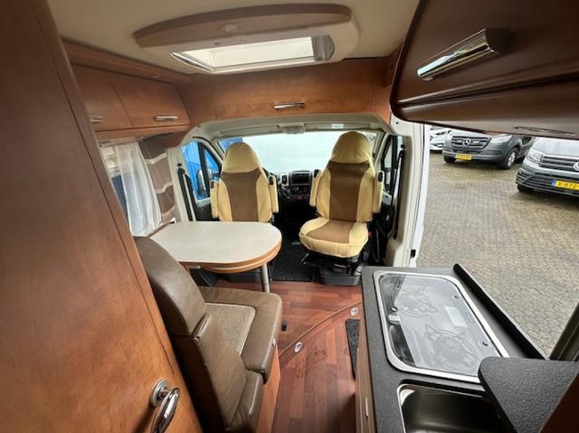 Malibu Van 640 LE LENGTE BEDDEN + TREKHAAK foto: 1