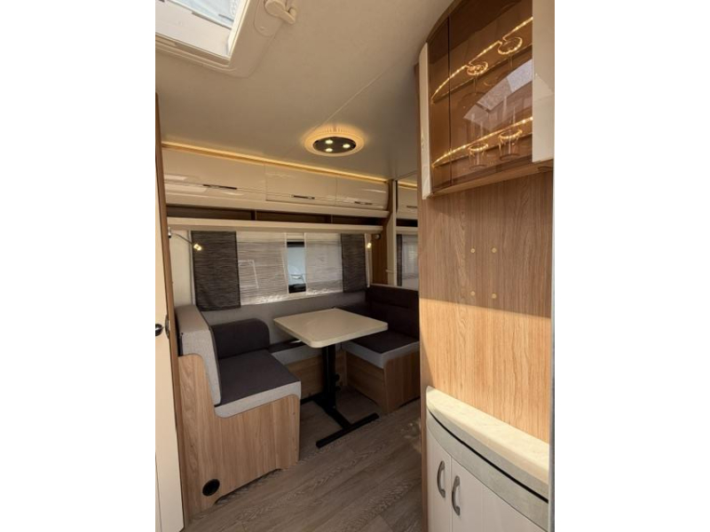 Hobby Excellent 460 SL Incl. Mover en Luifel  foto: 11
