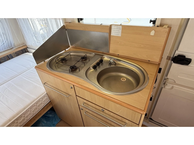 Chateau Calista 390 TDZ treinzit vast bed toilet  foto: 7