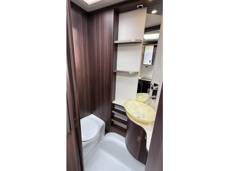 Bürstner Averso Plus 510 TK kinderkamer rondzit  foto: 4