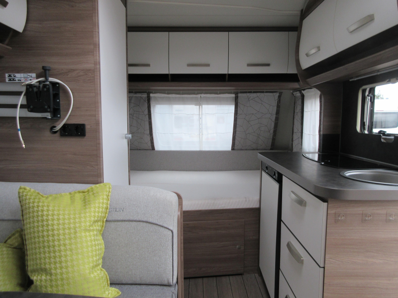 Knaus Sport Silver Selection 400 QD MET MOVER EN VOORTENT  foto: 4
