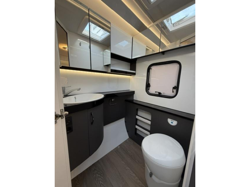 Hobby Excellent 460 SL Incl. Mover en Voortent  foto: 20