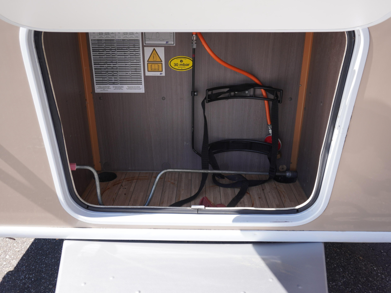 Dethleffs Tourist HD 460 MET UNICO VOORTENT  foto: 18