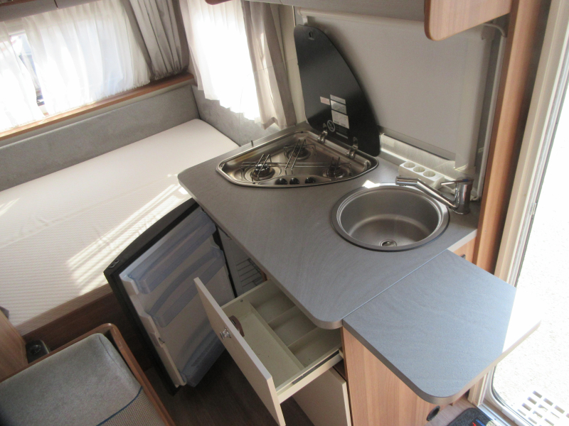 Weinsberg CaraOne Edition HOT 390 MET VOORTENT  foto: 6