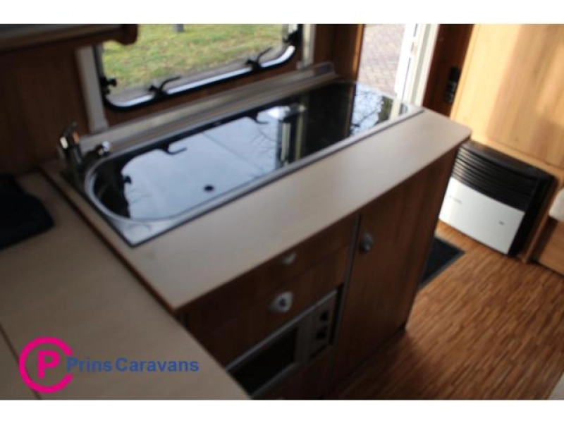 Bürstner Averso 450 Frans Bed en Rondzit  foto: 12