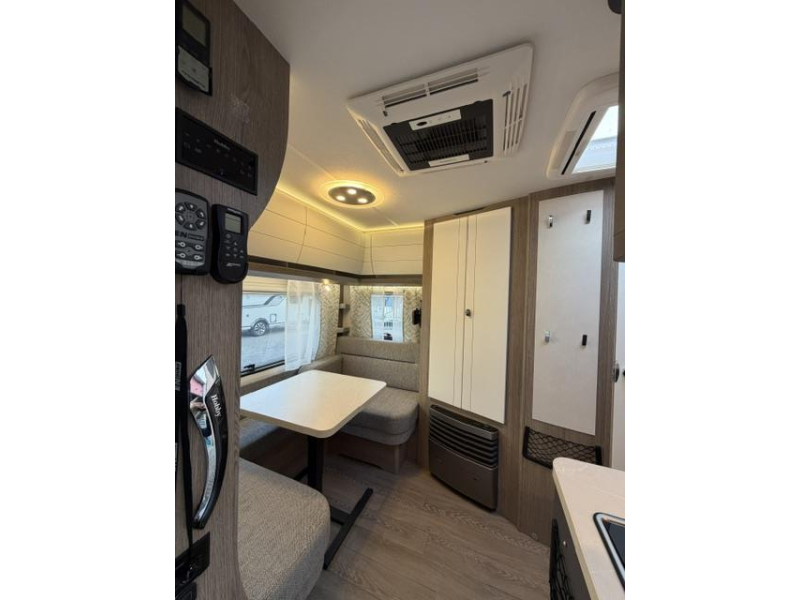 Hobby On Tour 460 DL Mover, Luifel, Airco  foto: 10