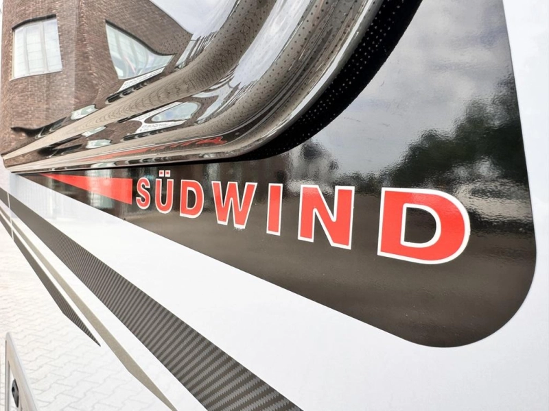 Knaus Sudwind Black Selection 460 EU Red Edition 