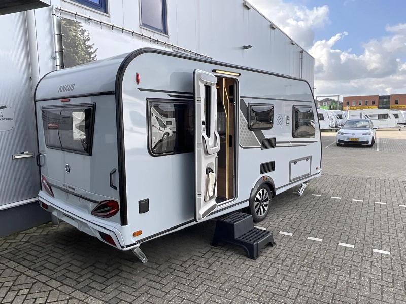 Knaus Sudwind Black Selection 460 EU ENKELE BEDDEN-DESIGN 