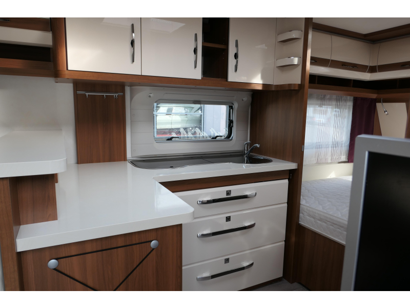 Hobby Excellent 560 CFE mover, luifel en fietsdr  foto: 7