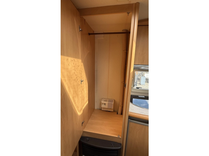 Hobby De luxe Easy 500 KMFE stapelbed zit frans bed  foto: 8