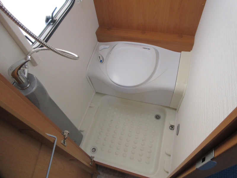 Dethleffs Camper 500 DB ZEE VAN RUIMTE - EN MOVER  foto: 14