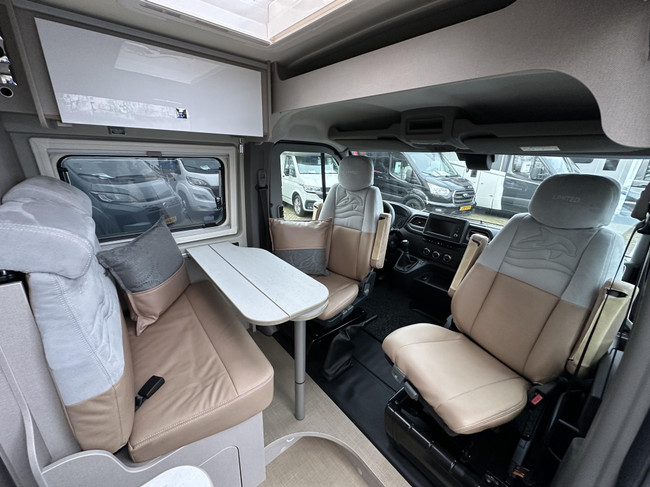 Bürstner Delfin C 621 LENGTE BEDDEN + TREKHAAK foto: 6
