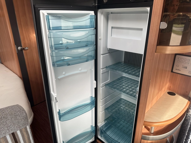 Hobby De Luxe 400 SFE mover - voortent - luifel  foto: 11
