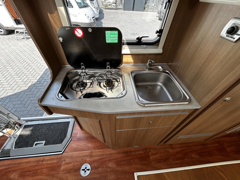Elnagh M200 CPT Rolstoel-camper met lift  foto: 18